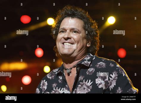 Carlos Vives Konzert: Eine feurige Kolumbianische Nacht voller Samba und Salsa!